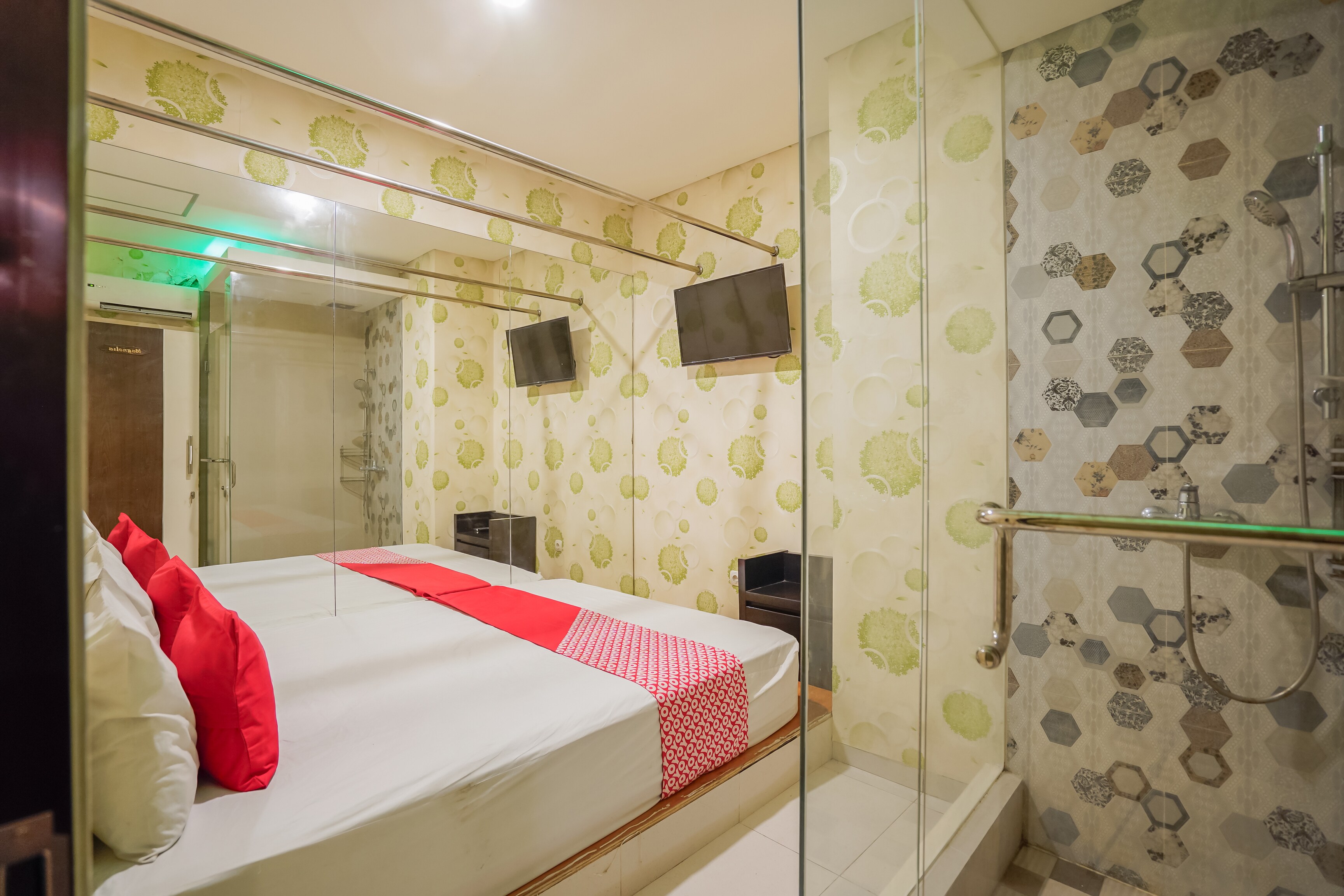 Capital O 92633 Spring Hotel Gubeng